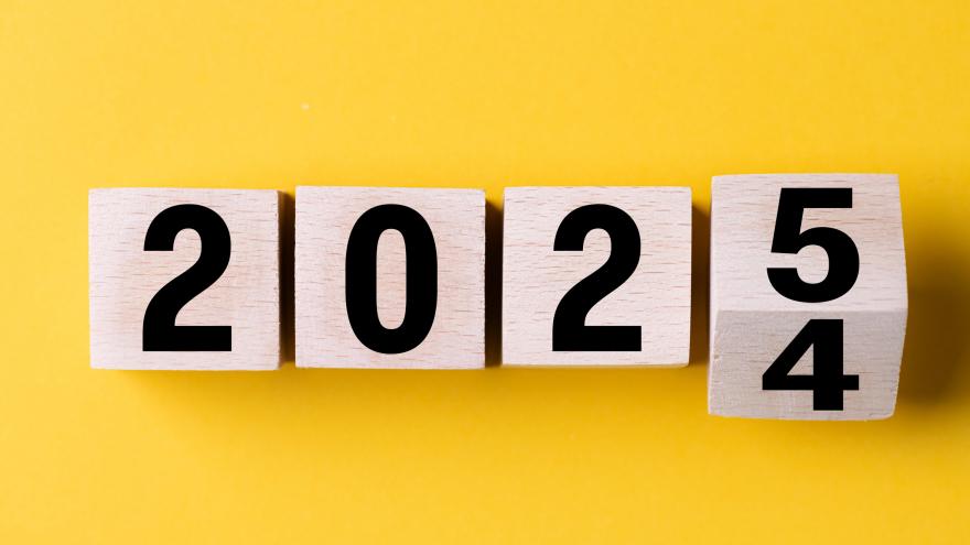 2024_2025_happy_new_year_wooden_cube_block