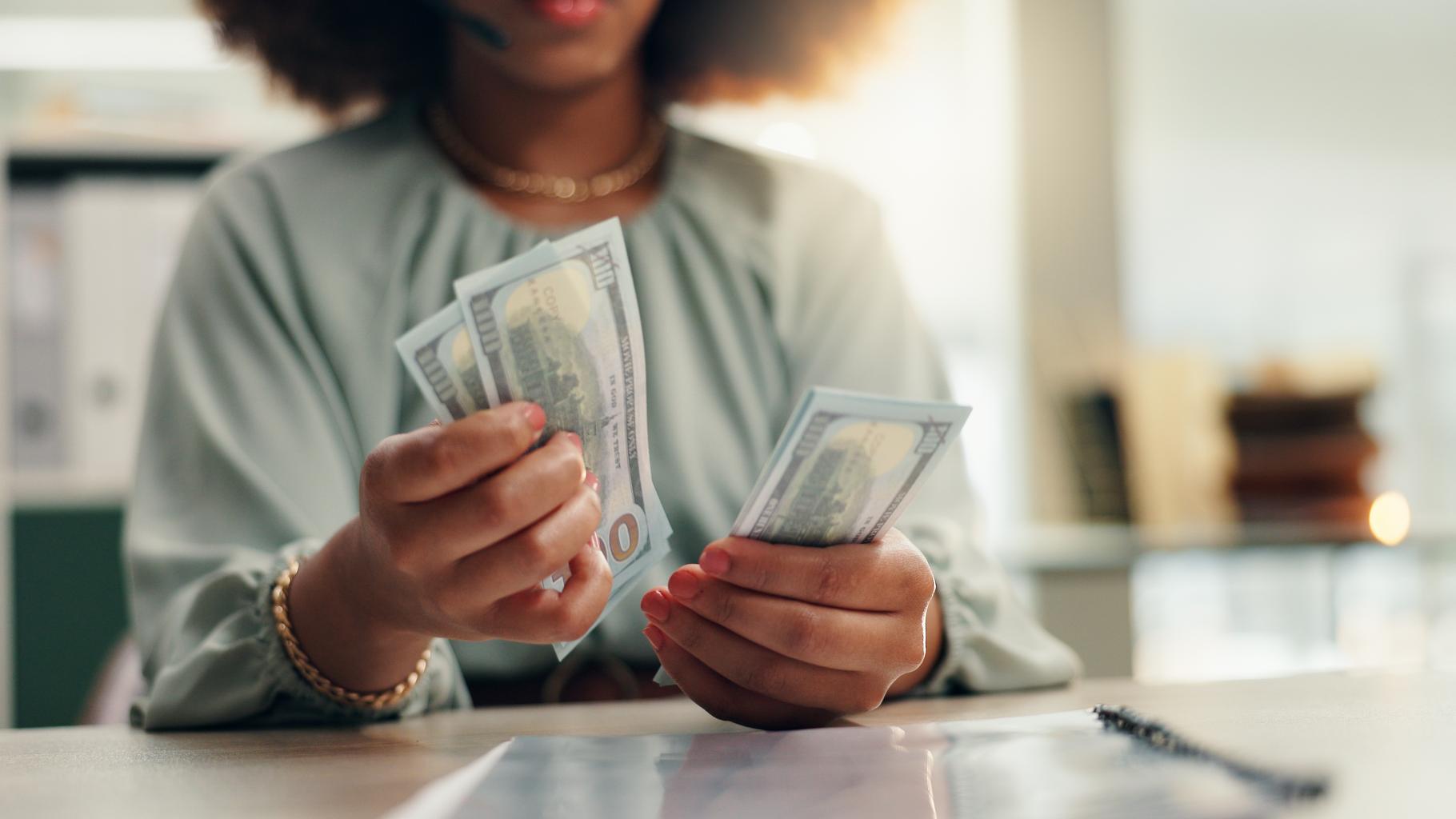 person_counting_cash_with_hands