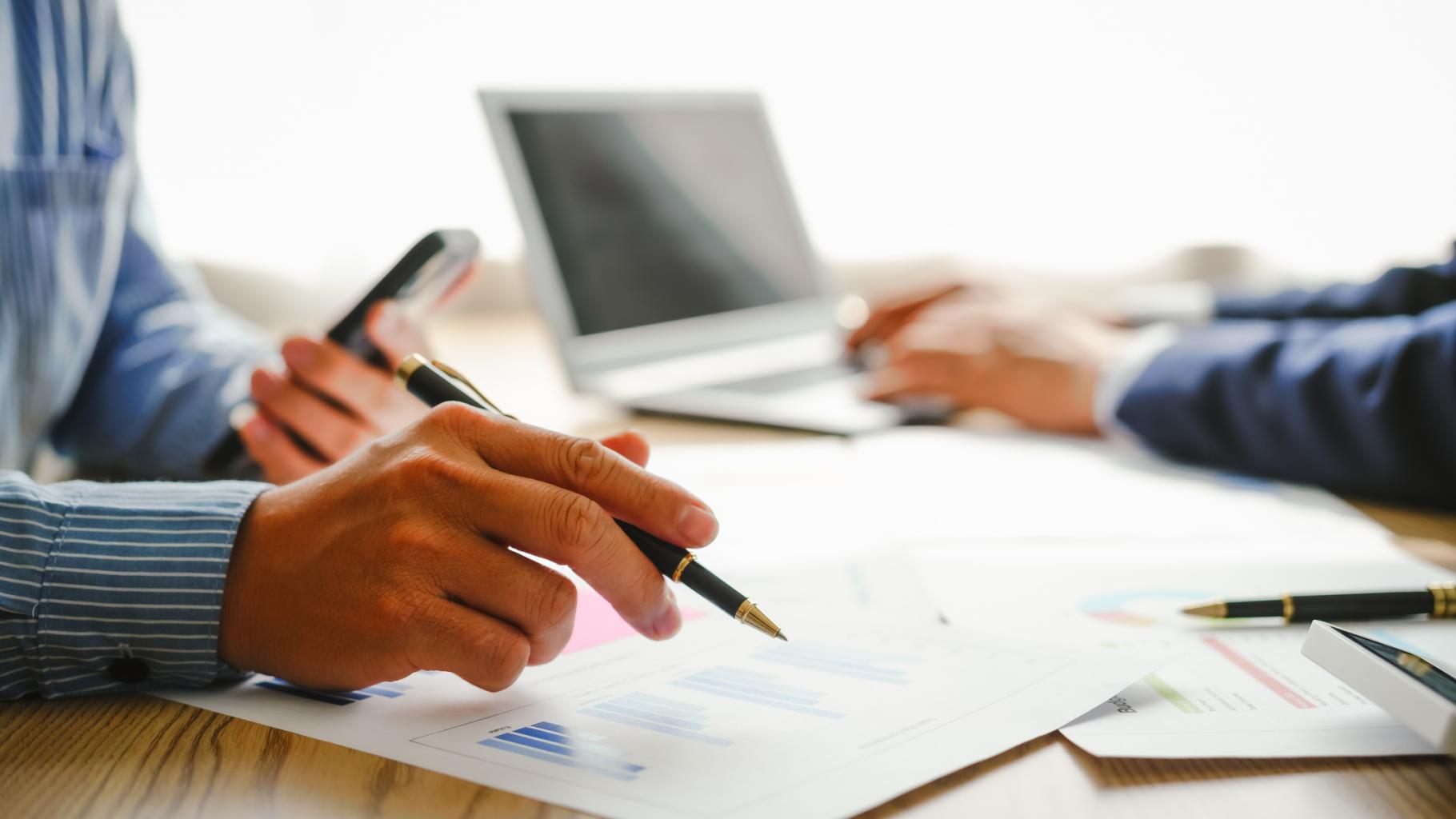 PERSON CALCULATING FIGURES